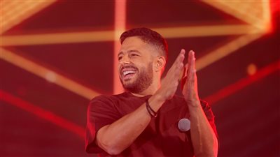 محمد حماقي يشعل مسرح 