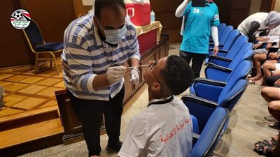 مسحة كورونا للفرق المشاركة في بطولة شمال أفريقيا للمدارس بالقاهرة