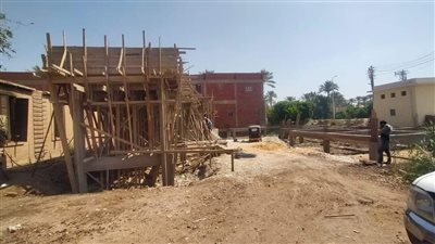 استكمال إنشاء محطة الصرف الصحي بقرية سقارة | صور