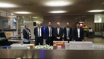 ضبط 336 عبوة مستحضرات تجميل بحوزة راكب بمطار القاهرة 