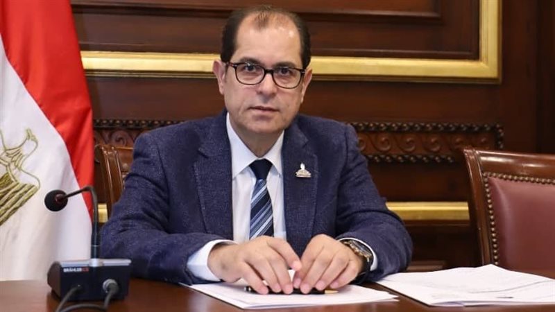الدكتور يوسف عامر