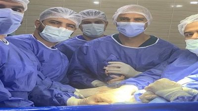 مستشفى أبوحماد المركزى ينجح في تغيير مفصل ركبة كامل بآخر صناعي | صور