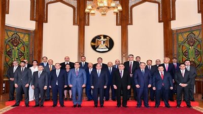 الرئاسة في أسبوع.. الرئيس يستقبل وفدا اقتصاديا كويتيا.. يؤكد تطلع مصر لتطوير علاقات التعاون التجاري مع مجتمع رجال الأعمال والشركات الكويتية وتنمية استثماراتها في مصر.. ويتلقى اتصالا من رئيس تونس