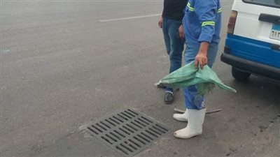 رفع أغطية الشنايش استعدادا لموجة التقلبات الجوية في الإسكندرية 