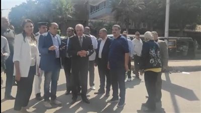 محافظ الجيزة يكلف رئيس حي شمال بمنع تعدي المحال على الطريق العام | صور