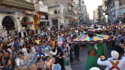 بمشاركة الطرق الصوفية.. زفة المولد النبوي تجوب شوارع بورسعيد | فيديو