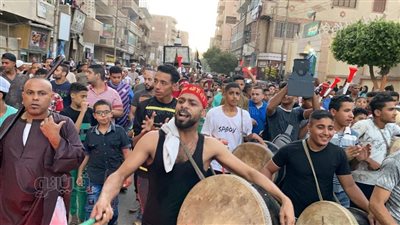 بالجمال والطبول.. أهالي المنيا يحتفلون بمولد النبي| فيديو