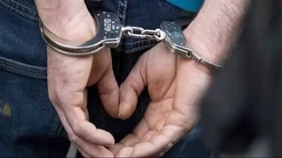 التحقيق مع المتهم بإدارة صفحة على