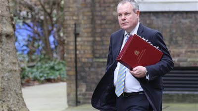 إقالة وزير التجارة البريطاني بسبب السلوك السيئ