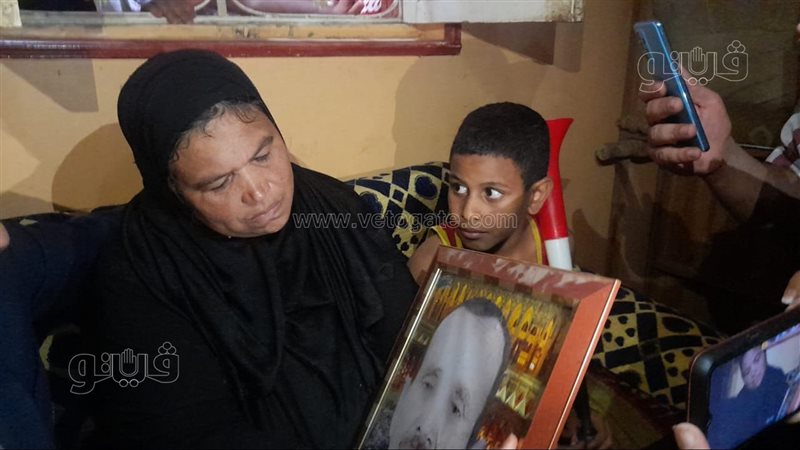 سيدة الكرنك داخل