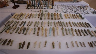 اللقطات الأولى لضبط 201 قطعة أثرية قبل بيعها (فيديو) 