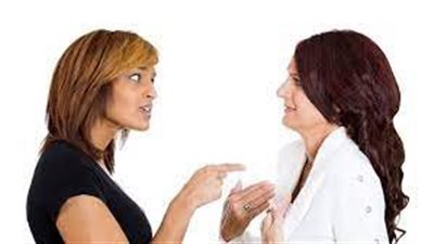 تفسير حلم العتاب في المنام وعلاقته بحل الخلافات مع الآخرين 