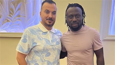 بعد حل أزمة التأشيرة.. النيجيري أكبوتو يصل القاهرة ويتوجه لمعسكر المصري