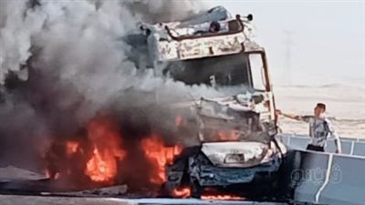 4 صور ترصد تفحم شخص في تصادم ملاكي مع مقطورة بحلوان