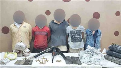 ضبط 5 عناصر إجرامية بحوزتهم مخدرات وأسلحة في الغربية