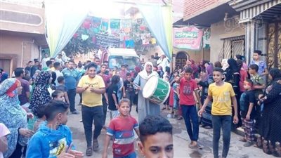 بالطبل والخيول والأعلام.. زفة شعبية للاحتفال بالمولد النبوي في بني سويف