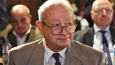  رأى غير متوقع من ساويرس في هاريس وترامب