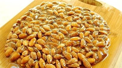 قدمي اللوزية في مولد النبي لأطفالك لفوائدها العظيمة