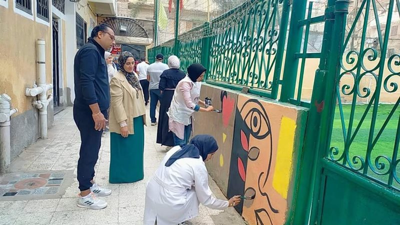 ورش فنية بمركز شباب