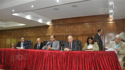 رئيس جامعة حلوان يوصي بضرورة تطوير المناهج واللوائح بتربية رياضية بنين