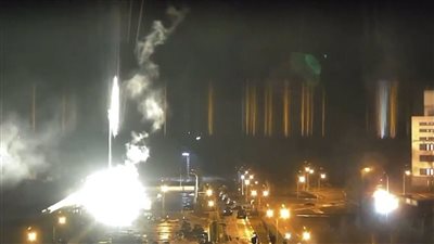 حريق في مدينة زابوريجيا الأوكرانية بعد تعرضها لقصف صاروخي