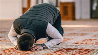 ما حكم جمع الصلوات الخمس بسبب ظروف العمل؟ الإفتاء تجيب