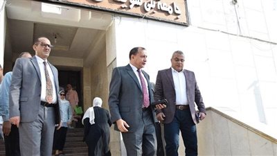 رئيس جامعة بني سويف يؤكد الالتزام بتوقيع العاملين للحضور والانصراف ببصمة الوجه