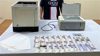 ضبط تشكيل عصابي لتزوير العملات الوطنية في البحر الأحمر 