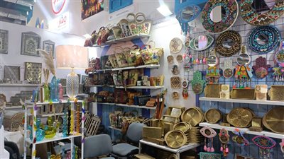  70 عارضا يشاركون بجناح 