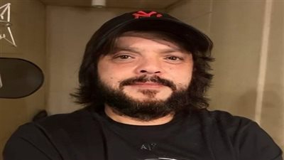 اللوك الجديد.. هنيدي يخطف الأنظار بأحدث ظهور له