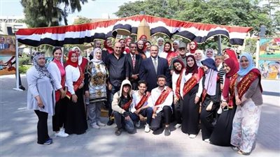 نائب رئيس جامعة عين شمس للتعليم والطلاب يفتتح معرضًا للفنون التشكيلية