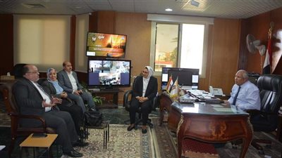لاستكمال فصل المنطقة عن أسيوط.. محافظ الوادي الجديد يلتقي وفد الهيئة العامة للتأمين الصحي