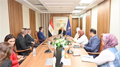 هيئة الدواء تبحث توطين صناعة عقارين مهمين في مصر 