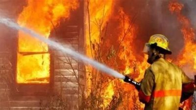 انتداب المعمل الجنائى لبيان سبب حريق مصنع في أوسيم