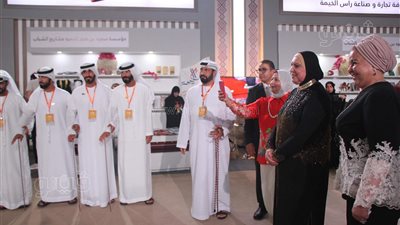 نيفين جامع تتفقد أجنحة معرض تراثنا للحرف اليدوية | فيديو وصور