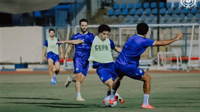 جاريدو يعقد جلسة مطولة مع لاعبي الإسماعيلي استعدادا للدوري