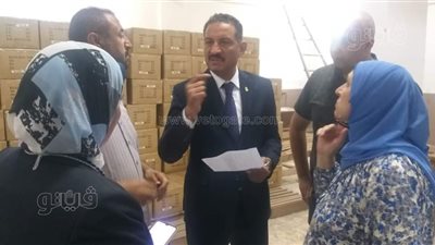 تسليم 64 ألفا و700 تابلت لطلاب الصف الأول الثانوي العام بتعليم الجيزة