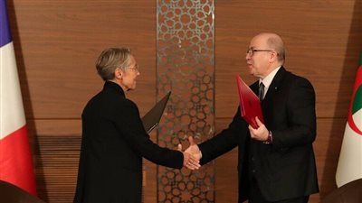 الجزائر وفرنسا توقعان 11 اتفاق تعاون في مجالات مختلفة | فيديو