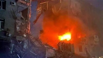 سقوط جرحى في انهيار مبنى سكني إثر قصف روسي على زابوريجيا | صور