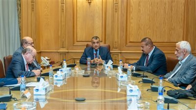 وزير الإنتاج الحربي يبحث مع قائد قوات حرس الحدود العراقية سبل التعاون