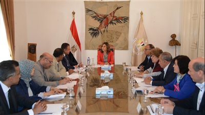 وزيرة الثقافة تجتمع باللجنة العليا لجائزة الدولة للمبدع الصغير