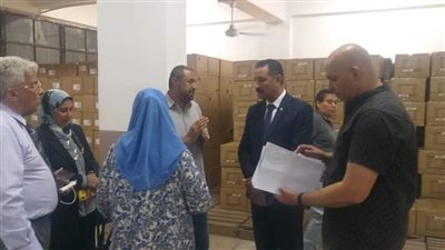 تسليم 64700 تابلت لطلاب الصف الأول الثانوي العام بالجيزة | صور