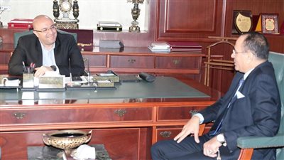 لدعم أصحاب المشروعات الصغيرة.. محافظ بني سويف يبحث التعاون مع البنك الزراعي 