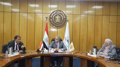 وزير القوى العاملة يرأس اجتماع مجلس إدارة 