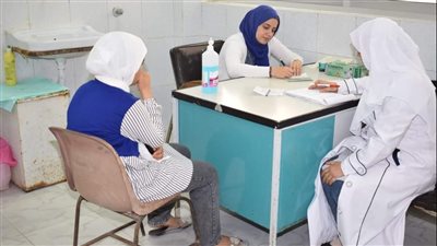 جامعة العريش تنظم قافلة متعددة التخصصات لدعم أهالي مدينة الشيخ زويد 