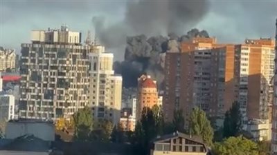 بسبب الانفجارات.. سكان كييف يهربون إلى أنفاق المترو | فيديو