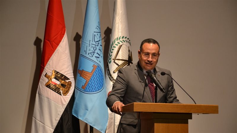شهد الدكتور عبد العزيز