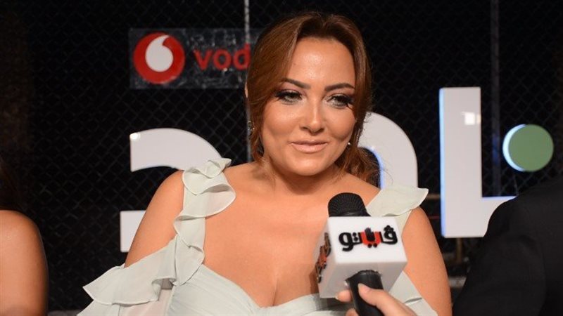 الفنانة بشرى