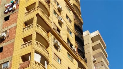 المباحث تستمع لأقوال شهود العيان في حريق برج سكني بكورنيش حلوان