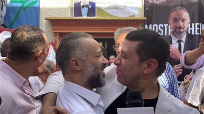  قبلات وأحضان بين مصطفى حلمي ومصطفى كامل خلال انتخابات الموسيقيين | فيديو